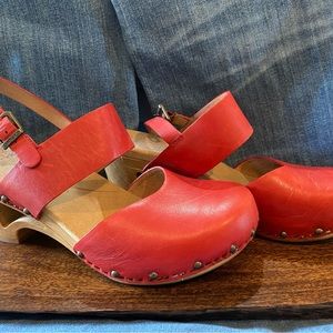 Dansko Womens size 40. Red. Excellent condition.